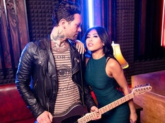 お尻, フェラチオ, カワイイ, バック, 手コキする, 剃毛, ティーン, オッパイの