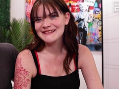 Leie, Tussi, Braunhaarige, Hundestellung, Frau, Natürlichen titten, Tätowierung, Jungendliche (18+)
