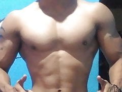 muscle boy JO on cam (34'')