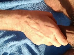 mamando a maduro en la playa suck oldman in the beach