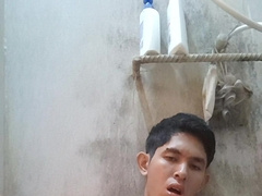 Thai stud masturbate off popshot