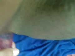 Deutsche Afrostute 22 fickt langsam einen Dildo und Spritzt