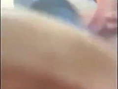 Novinho mama rolao e toma gala no carro