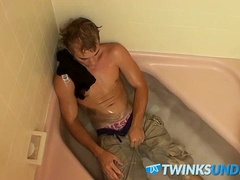 Gorgeous Kelly Cooper wanking off in wet underwear