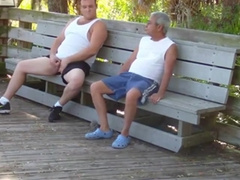 Gordito se la mete a abuelo en publico