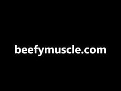 Muscle hunk fucks beefymuscle boy