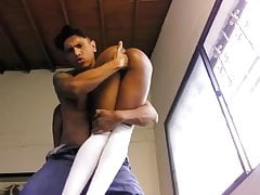 bottom on the shoulders