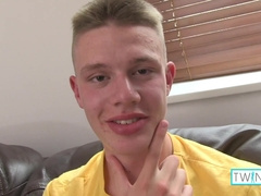 Dangled Homosexual Nubile Leon Milks Off After Working Out!