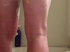 Sissy masturbating in tub