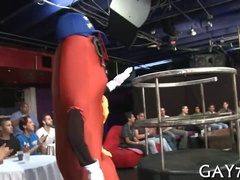 Watch this hot dude devour a big one like a pro