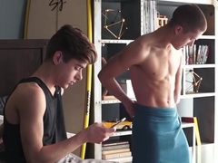 Hot twinks flip flop with cumshot