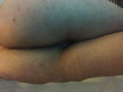 Twink shakes his ass