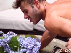 Allen King Seduces Sean Zevran & His Colossal Penis