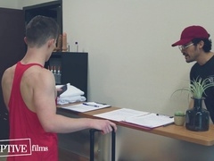 Experienced porn star Grant Ducati shows an amateur twink the ropes