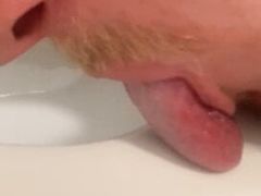 Sklavenaufgabe Public Klo lecken