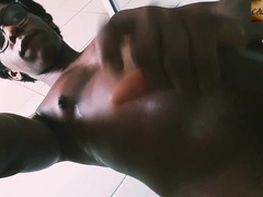 Célia Santos 3X displays a lil more of her bod and loves in front of the camera