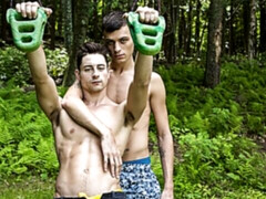 Upside down BJ, outdoor anal with Frankie Valentine & Taylor Reign