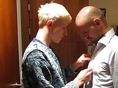 GAY KISSING