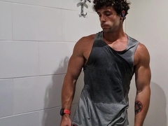 Insane muscle stud gives his greatest finisher post exercise in the toilets