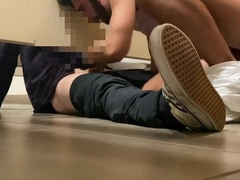 Kinky in the Mall Douche