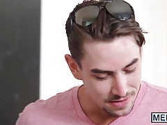 Wesley Woods plunges deep into an attractive stud Wesley