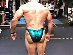 GYM POSING