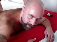 I dream to fuck this horny bear