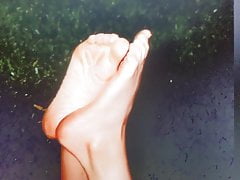 Alison Brie Feet Cum Tribute