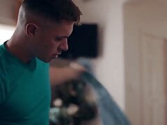 Muscular daddy shows his twink how to do it bareback