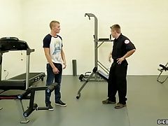 Twink gays fucking in the gym