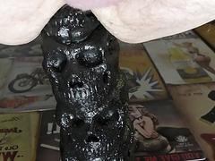 Never seen on XHAMSTER, skulls dildo