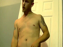 Robert gets his big jizz-shotgun gargled after showing off his bod