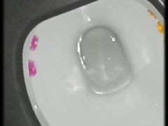 grubasek      masturbuje        sie      w      lazience