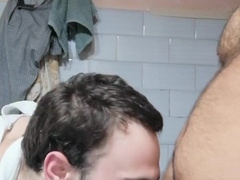Io che mi faccio fare un pompino, poi glielo metto al bum e mi prendo la sua sborra in bocca