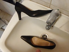 Piss in wifes classic pump