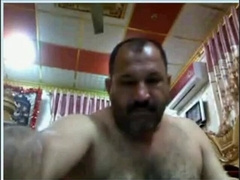 Punheta do maduro arabe 8