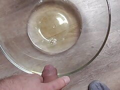 Cleaning my Feet in Pee an Cum on them