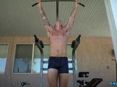 Muscle homo sans a condom and facial cumshot