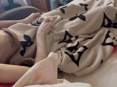 A young dude masturbates off a ample sausage in the morning