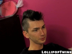 Bottom lad boned vigorously by batty boy