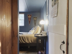 Spoken Hirsute Dude Rodrick Snow Heads Thru His Faux-cock Bevy