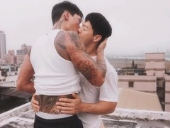 Japanese domine les hommes dans la nature