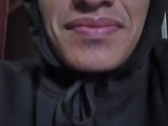 lip wiggle
