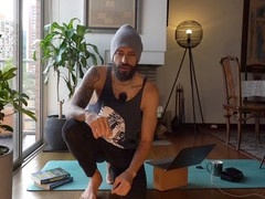 Dancing bear, yoga, famosos