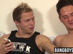 Slim twink shoots cum while getting raw deep penetration