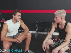 Beefed up jock pounded in the gym by ripped adversary