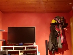 Markus Pelz beim Zimmer aufraeumen mit hartem Schwanz