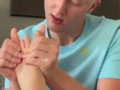 Watch Unmaskedtwinks massage and idolize Twunk Soles' feet in HD