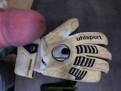 Spunking on Goalkeepergloves