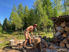 Woodchopping and getting off - 4k 60fps